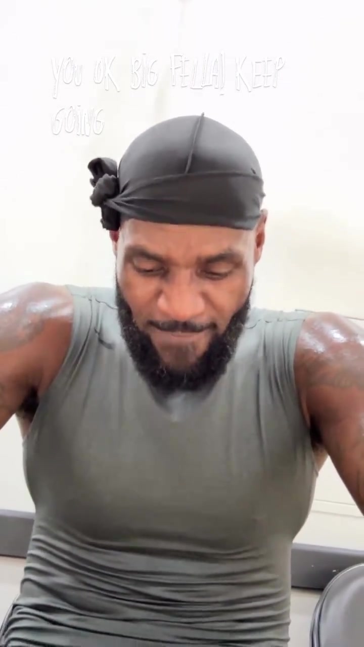 詹姆斯結(jié)束度假接著訓(xùn)練迎接第23個(gè)賽季