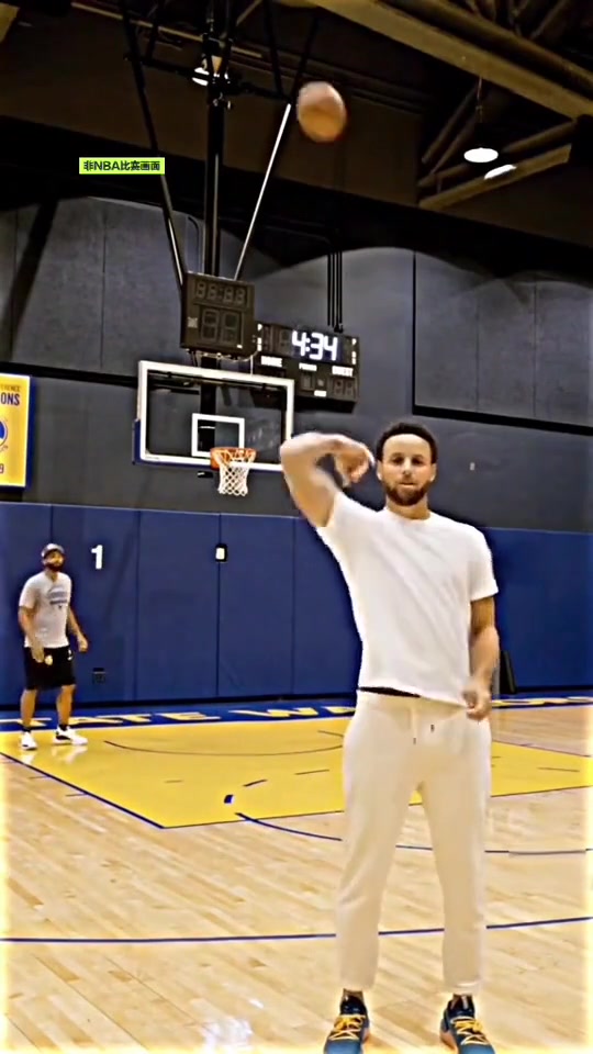 前5秒這是AI還是真實(shí)的庫(kù)里熱身訓(xùn)練神仙球到底有多離譜