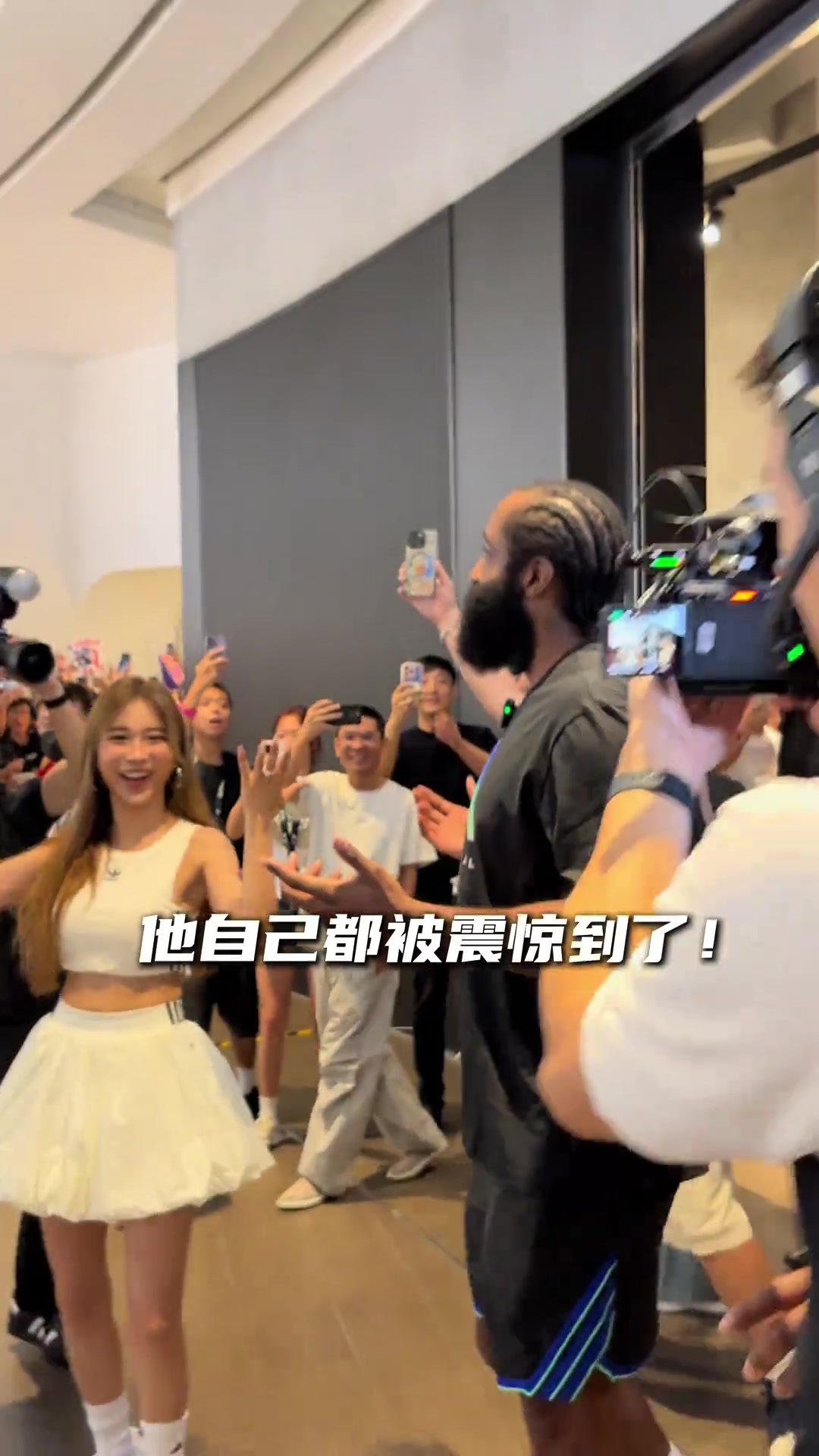 哈登中國行這人氣照這架勢NBA退役后高低要來CBA打一年