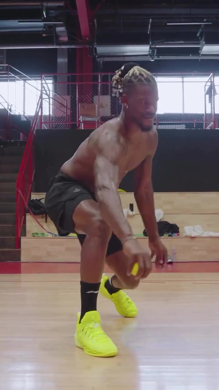 5千萬貴嗎巴特勒中國行期間也沒忘了每天堅持訓練