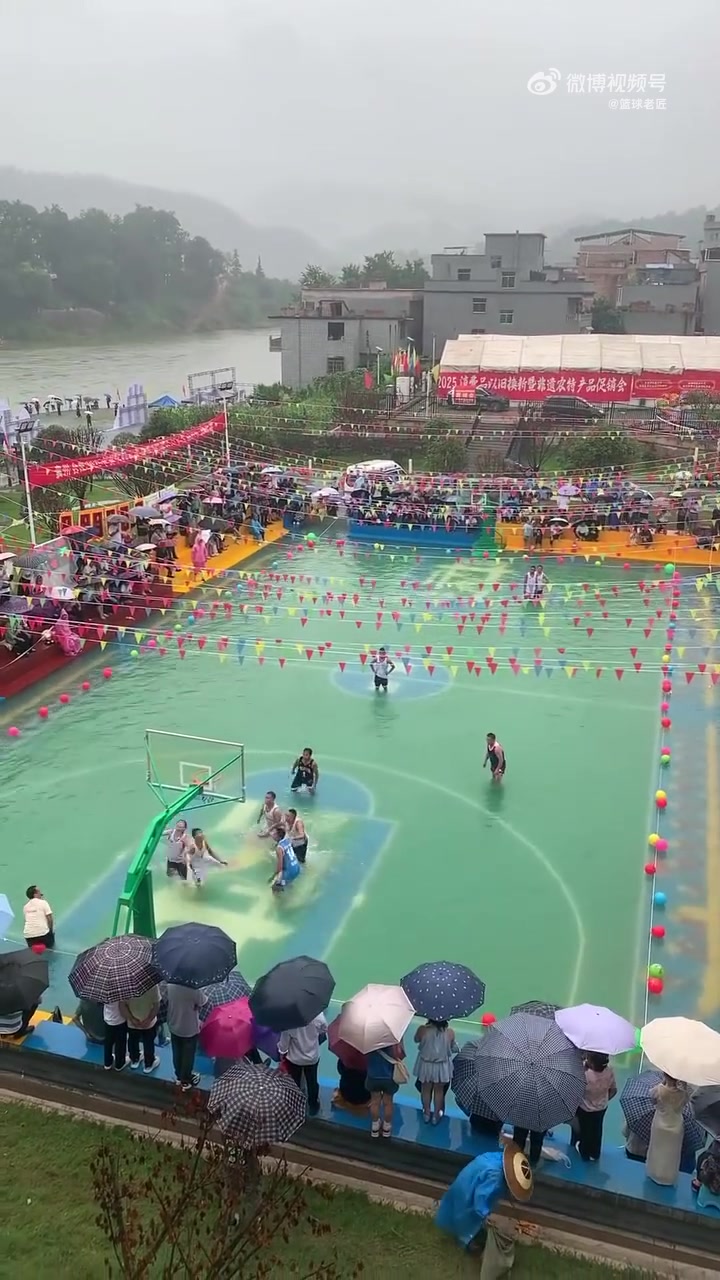 湖人和快船的主場(chǎng)水中籃球 比正常球場(chǎng)更費(fèi)體力