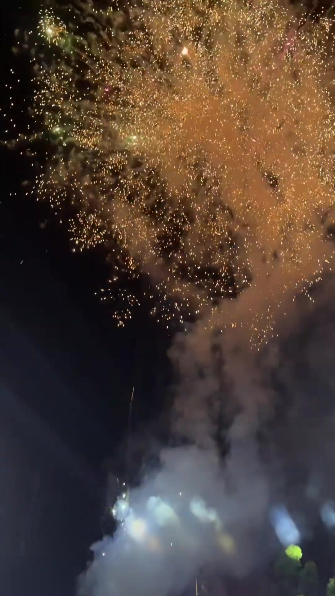 中國首座巨幅哈登球場揭幕 哈登雨中參加活動(dòng)為球迷簽名