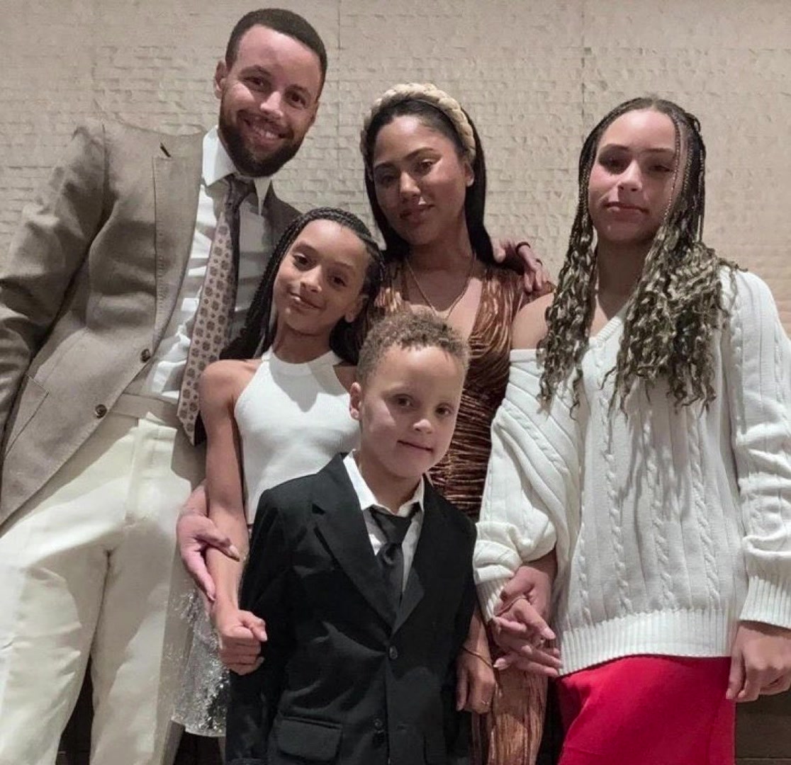 庫(kù)里一家人這么像的嗎感覺(jué)共用一張臉