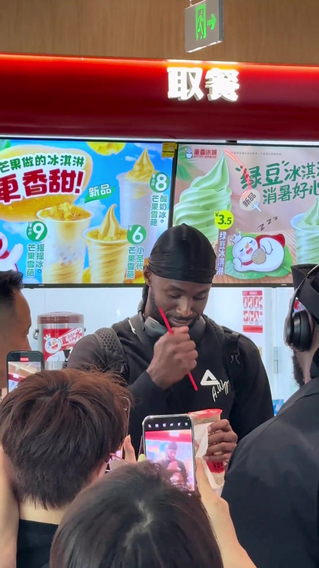 維金斯蜜雪初體驗(yàn)連連點(diǎn)頭被驚喜到了