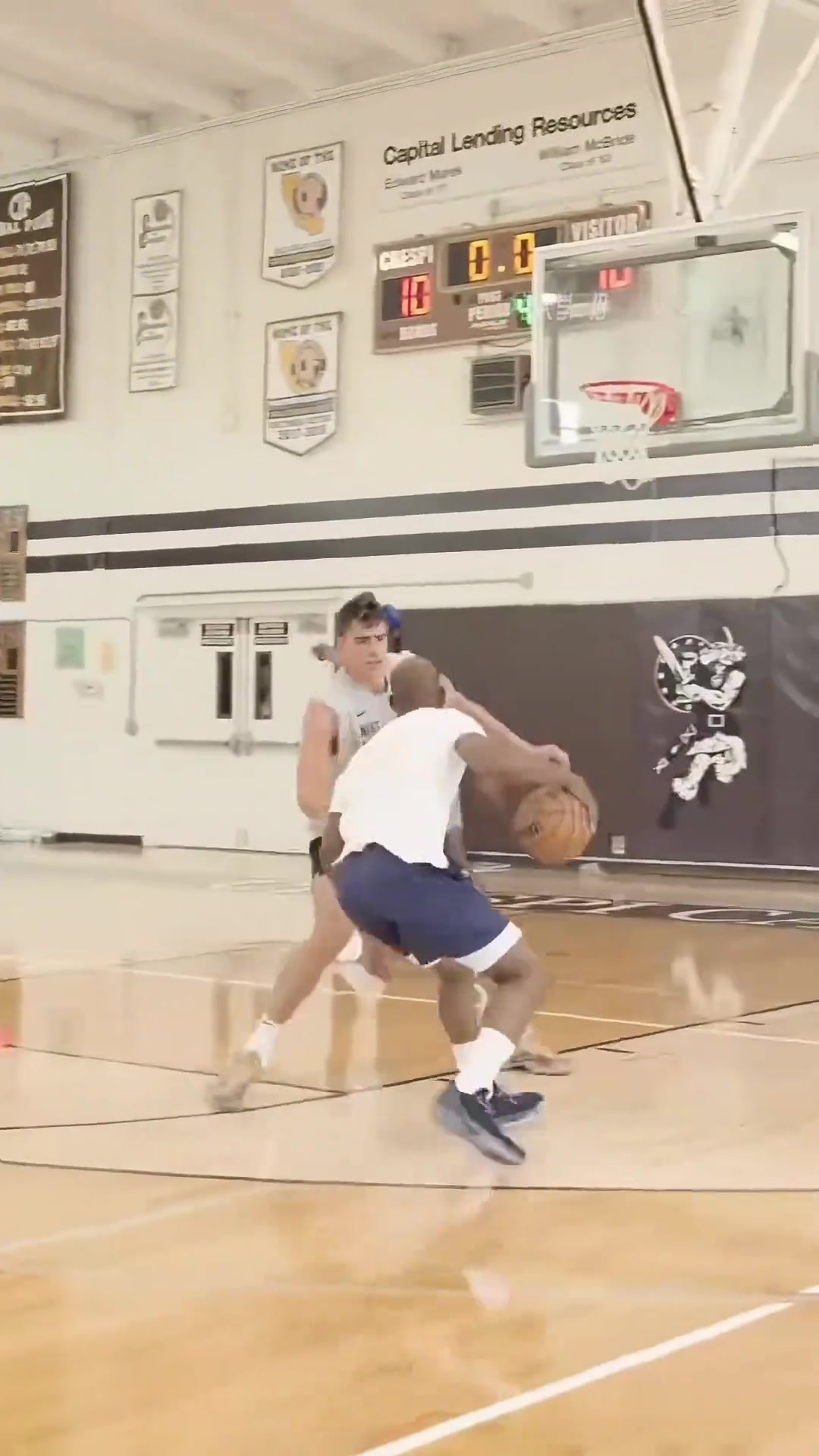 就喜歡看保羅單打大個的樣子下賽季的快船很有希望啊...