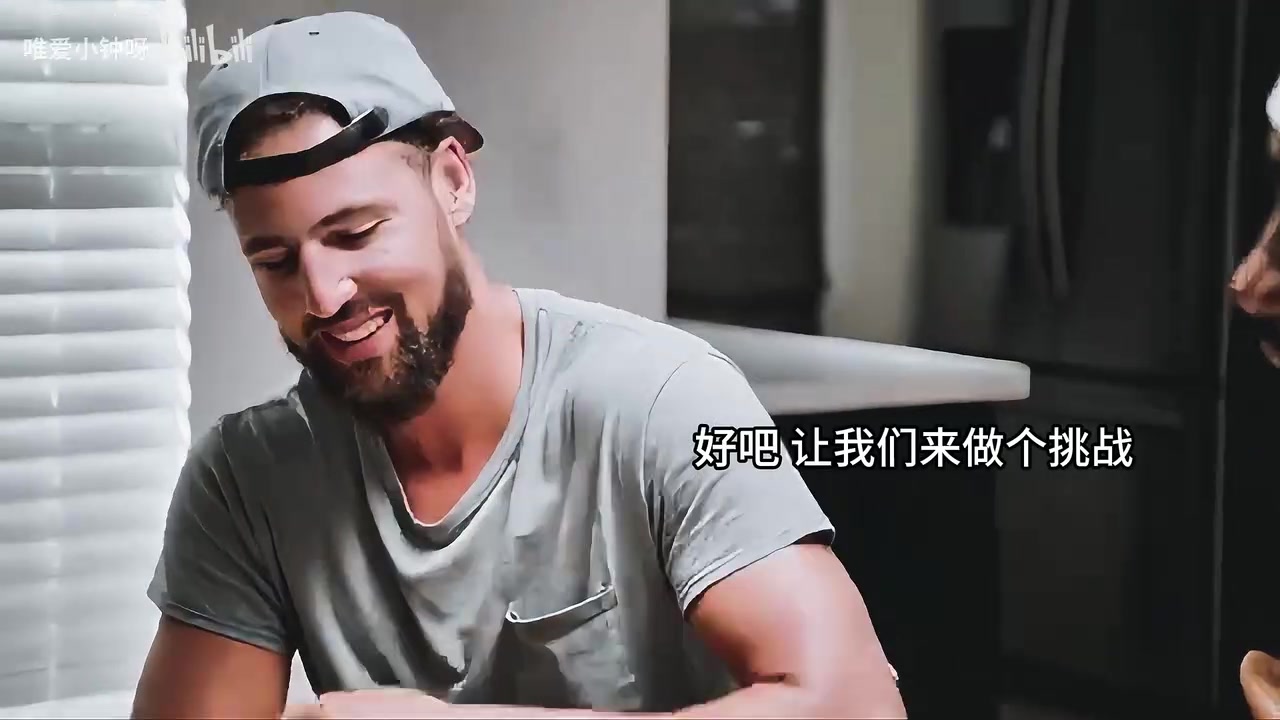 質(zhì)疑我們倆的友誼名場面克萊做客伊巴卡節(jié)目被要求給庫里致電