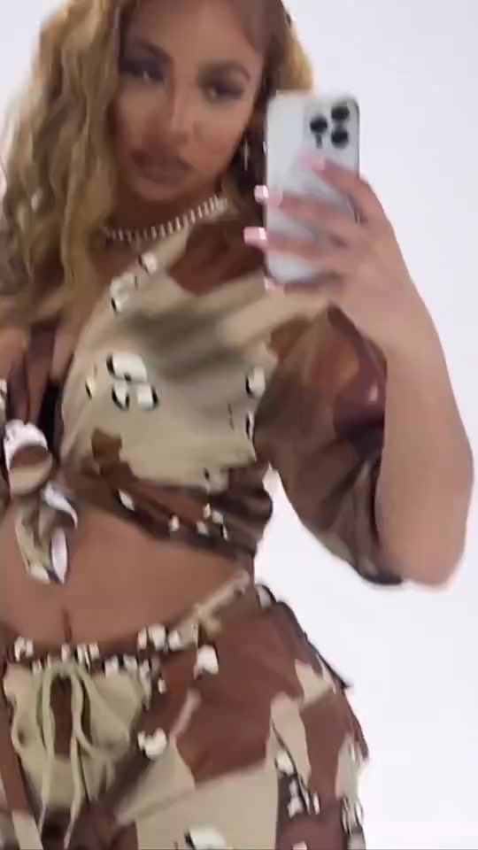 身材相當(dāng)炸裂哈登這現(xiàn)任女友確實(shí)符合咱登哥的審美