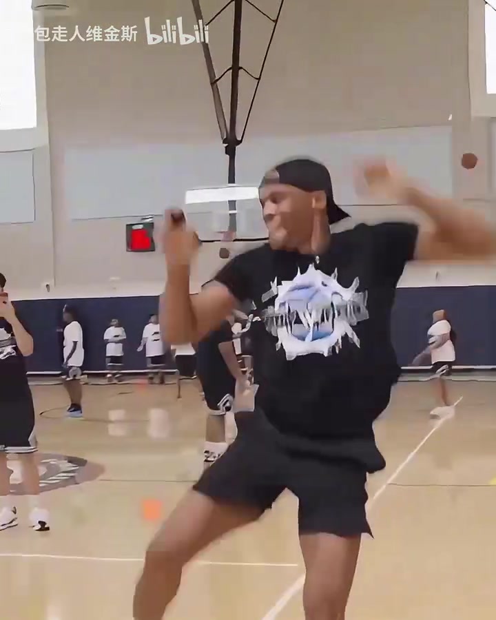 歲月留下了痕跡威少打板自拋?zhàn)钥凼∪绻?5歲我就扣進(jìn)了