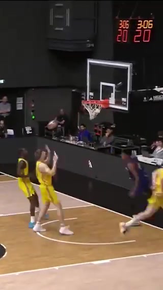 2011年出生這是去年12歲達(dá)博內(nèi)的打球畫風(fēng)看傻眼了