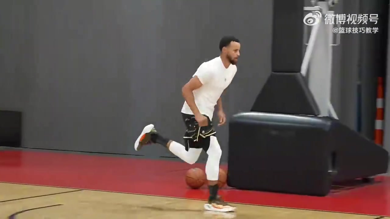 歷史第一射手看庫里平時的訓(xùn)練想投丟一個真的很難