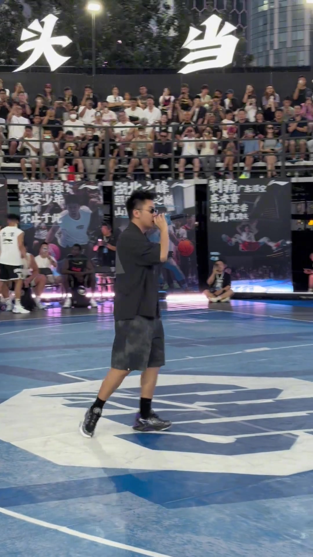 說唱歌手?jǐn)埨泻图装吞乩找黄饋碡?cái)