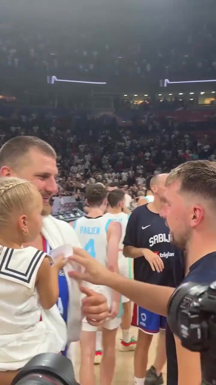 塞爾維亞熱身賽34分大勝斯洛文尼亞 約基奇女兒賽后擊掌東契奇