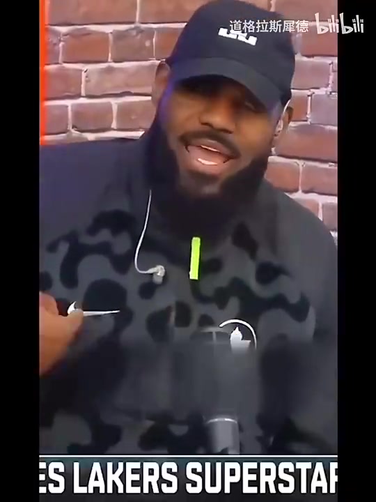 真實(shí)老詹遇到過(guò)黑粉穿法克勒布朗T恤但見(jiàn)到我后一秒變臉