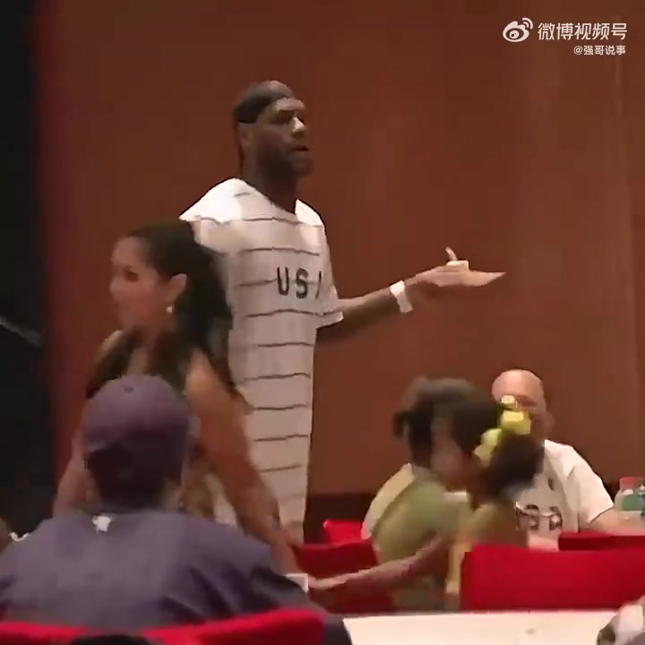 08年北京奧運期間科比生日詹姆斯帶頭唱生日快樂歌為科比慶生