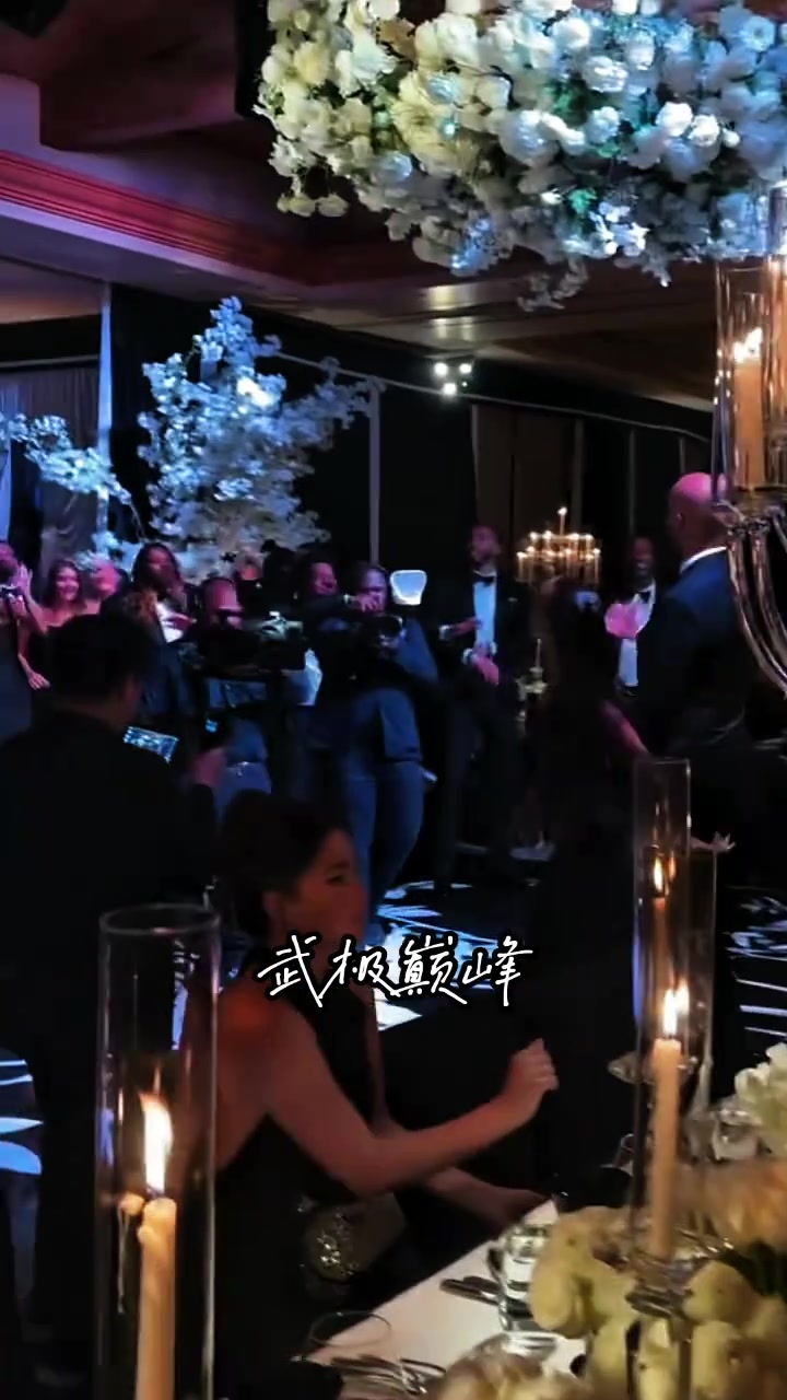 比自己結(jié)婚還高興第一次當(dāng)伴郎的塔圖姆在比爾婚禮上跳嗨了