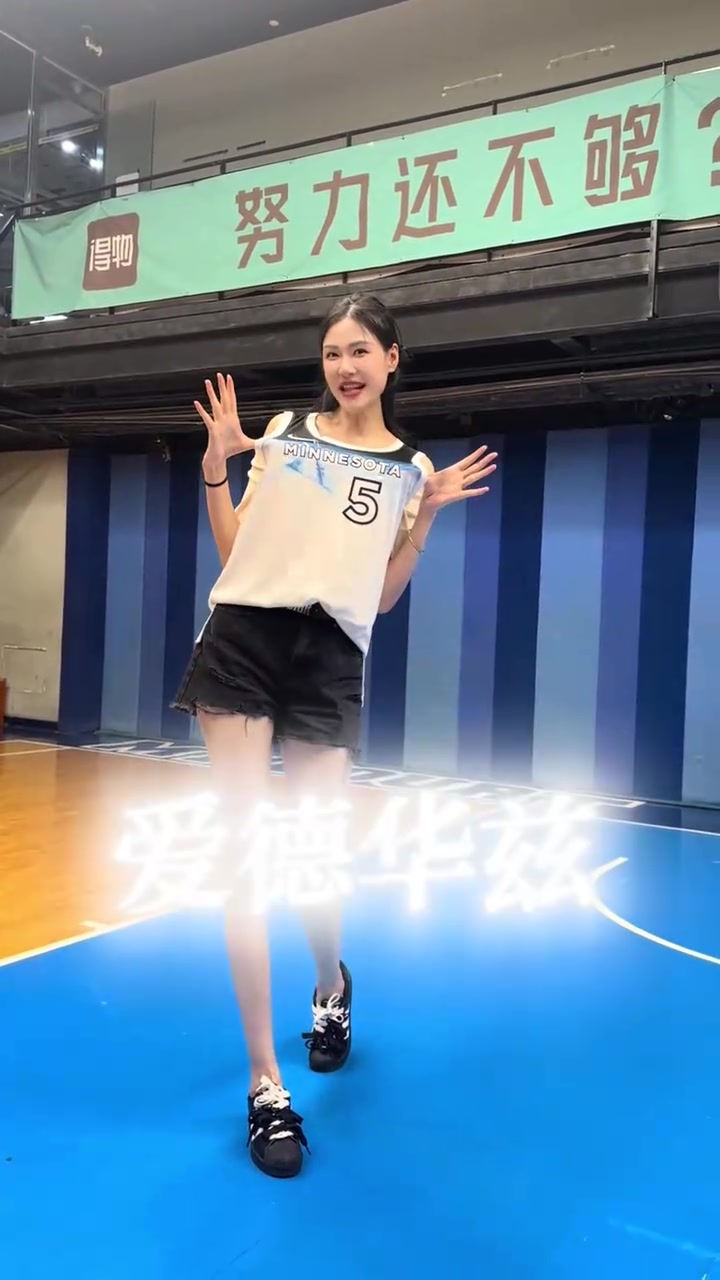 華子真實身高是多少身高質檢員1米96諾姐與華子的合影