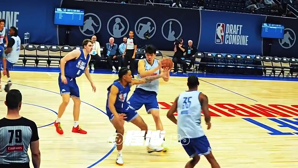 楊瀚森試訓引得全場球探驚呼的一次大膽妙傳看慢放全是細節(jié)啊