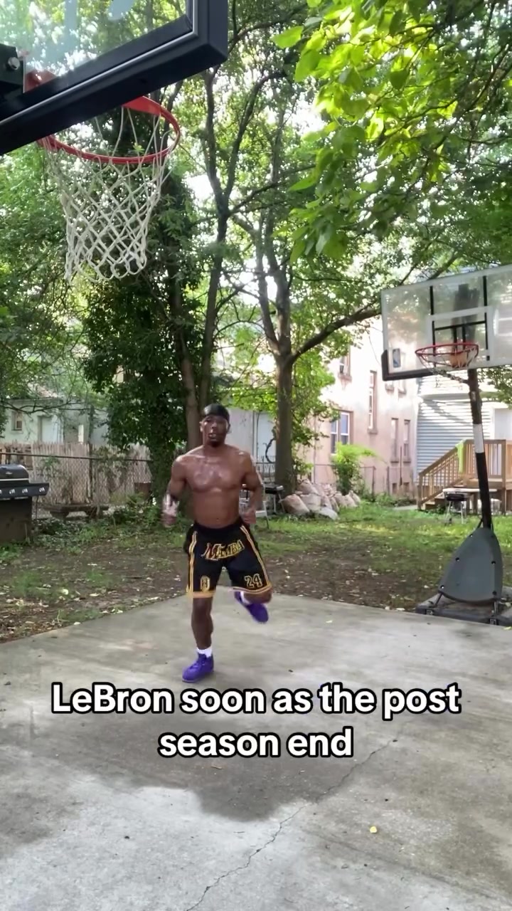 你小子是詹蜜還是詹黑老詹打球姿勢(shì)有這么僵硬嗎