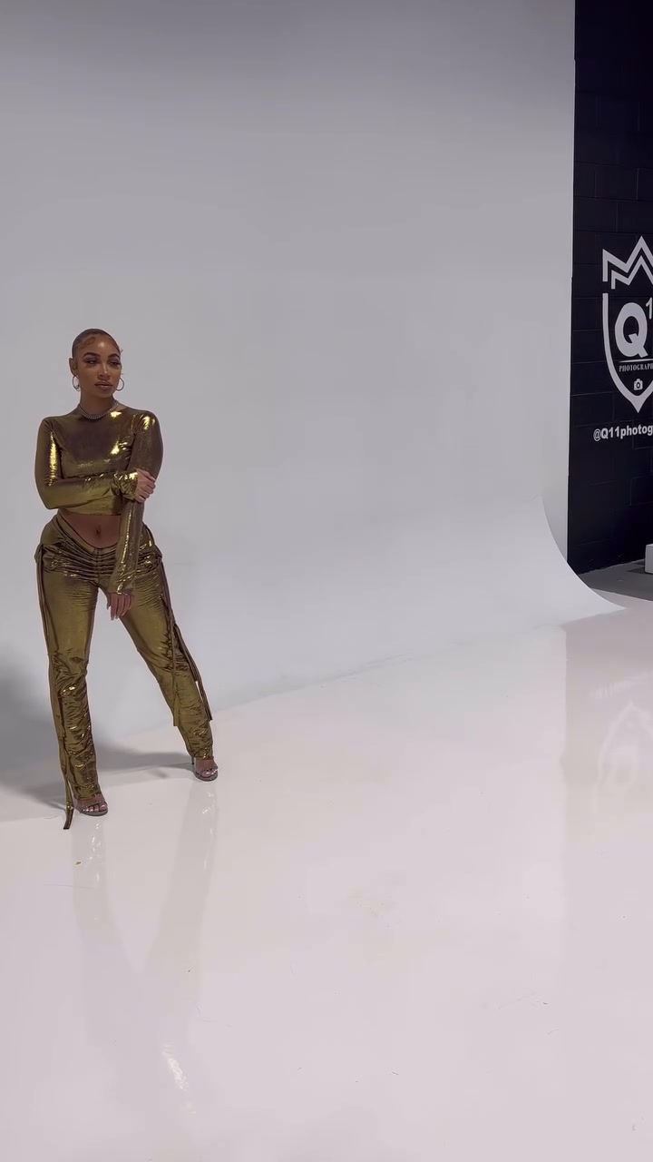 哈登女友這身材確實(shí)豐滿是登哥喜歡的類(lèi)型