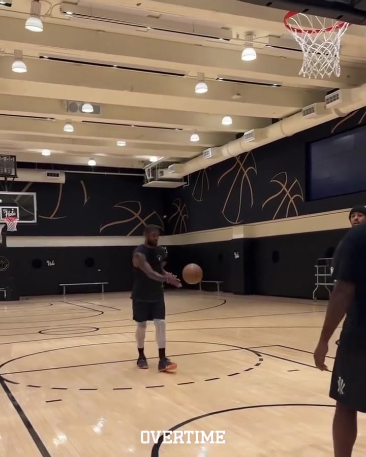 下賽季三狀元合體歐文已經(jīng)開始簡(jiǎn)單投籃訓(xùn)練 復(fù)出在即