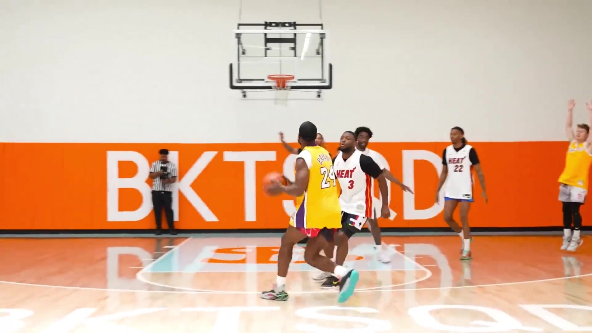 韋德重現(xiàn)科比當(dāng)年在他頭上標(biāo)志性絕殺