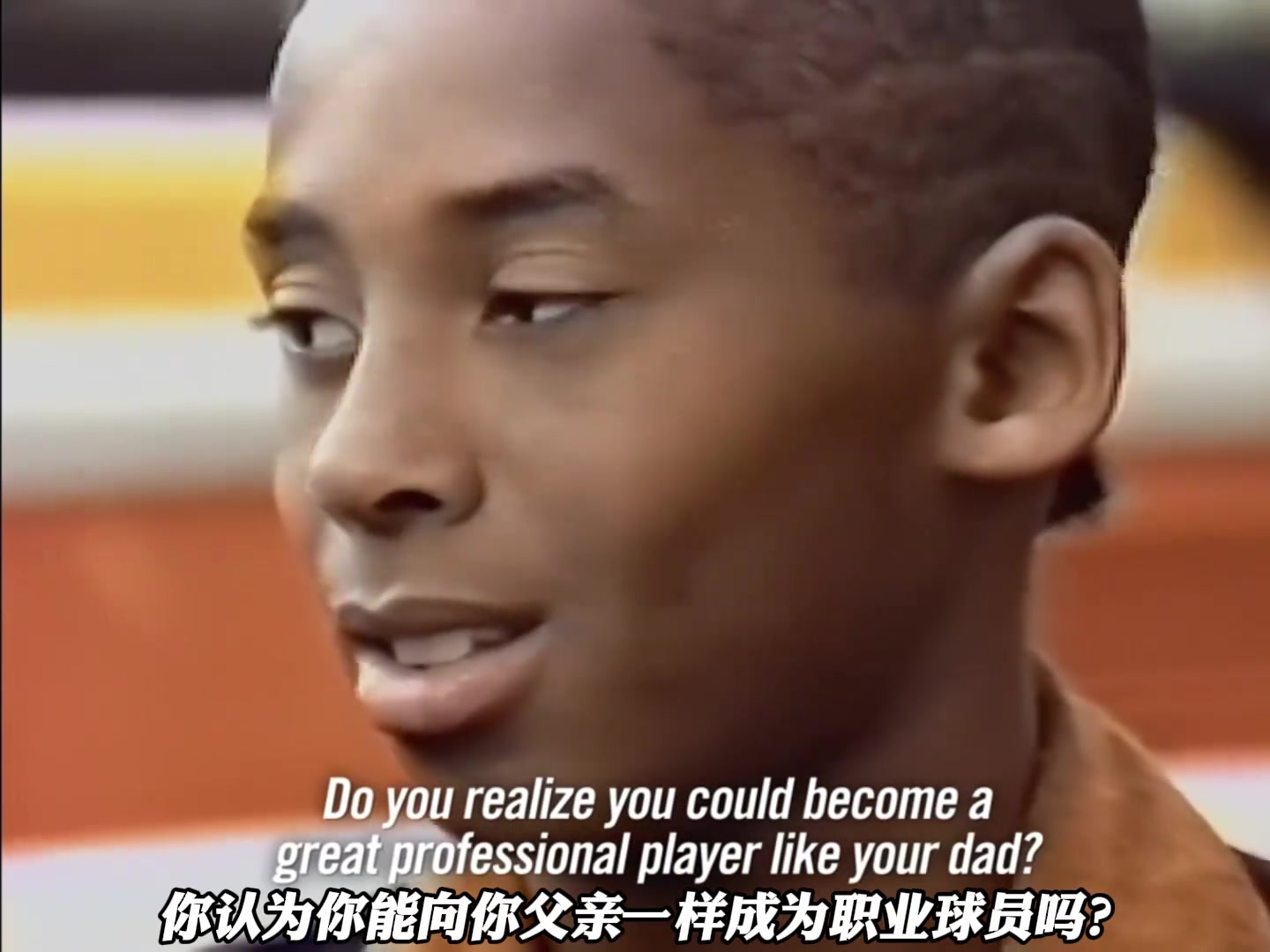 原來科比6歲就不愛傳球了哈被2人包夾也要把球干進