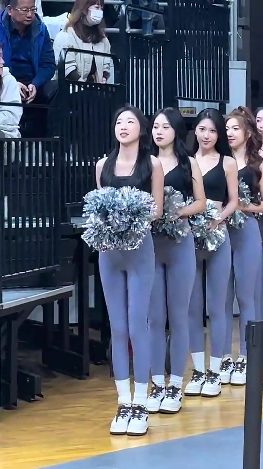哇塞原來(lái)遼籃的啦啦隊(duì)寶貝顏值這么高啊還都是大長(zhǎng)腿