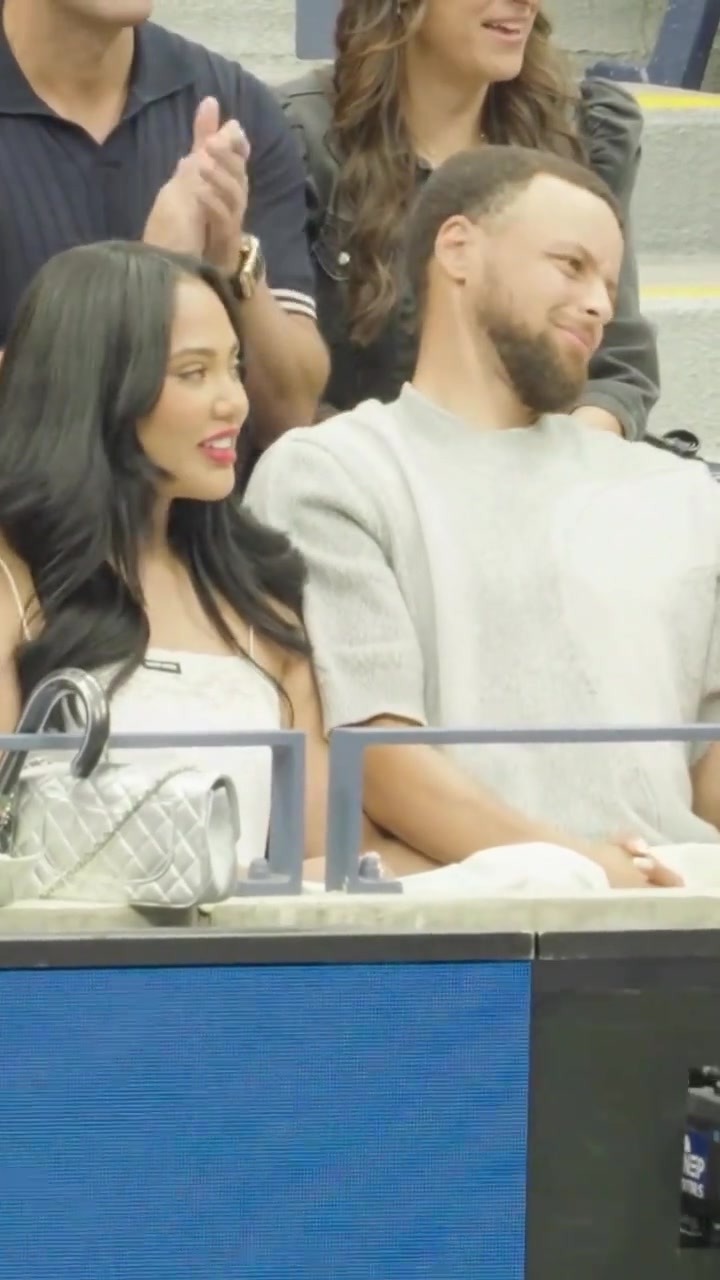 庫里觀戰(zhàn)美網(wǎng)男單決賽