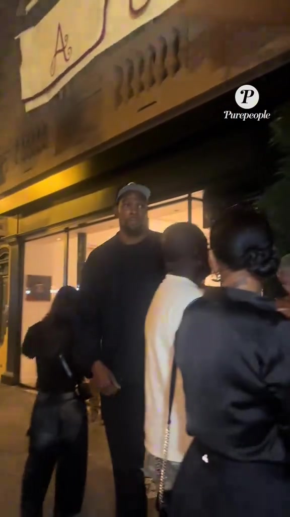 杜蘭特巴黎行偶遇一群小姐姐 小帥不為所動微笑離開深藏功與名