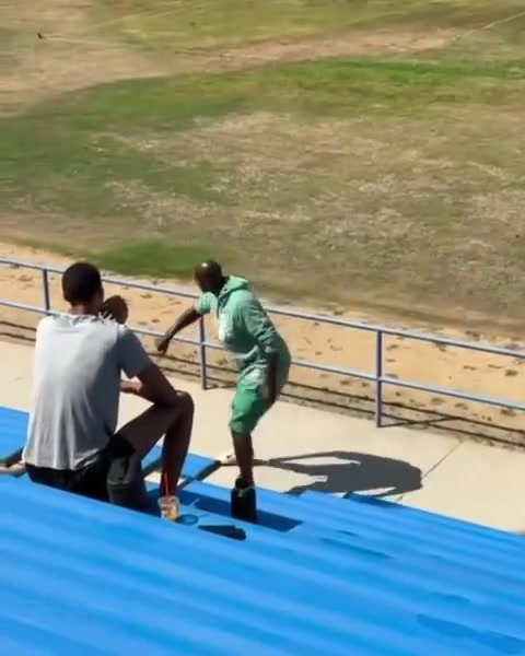 下賽季繼續(xù)進(jìn)化嗎文班亞馬曬休賽期接受狼王加內(nèi)特的指導(dǎo)