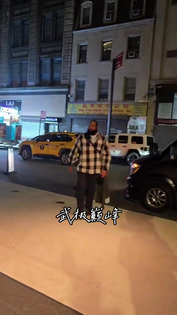 庫(kù)里帶著妻子參加朋友聚會(huì) 阿耶莎這穿搭必成全場(chǎng)焦點(diǎn)