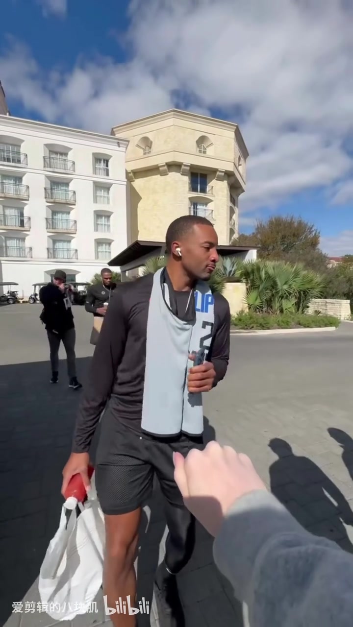 底角就是罰球線回顧鮑威爾快船時(shí)期的訓(xùn)練