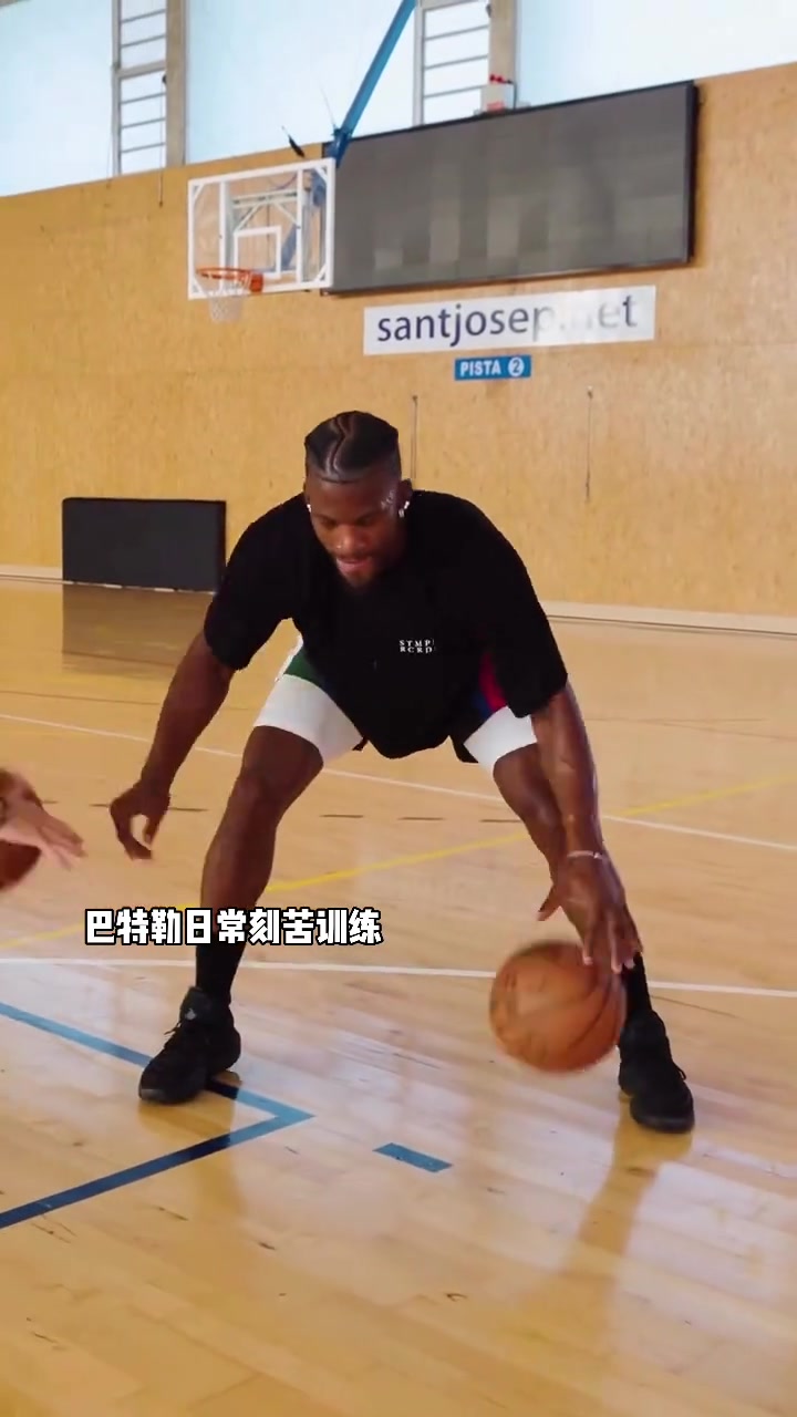 純粹的男人休賽期想找到巴特勒只有兩個(gè)地方棋牌室和訓(xùn)練館