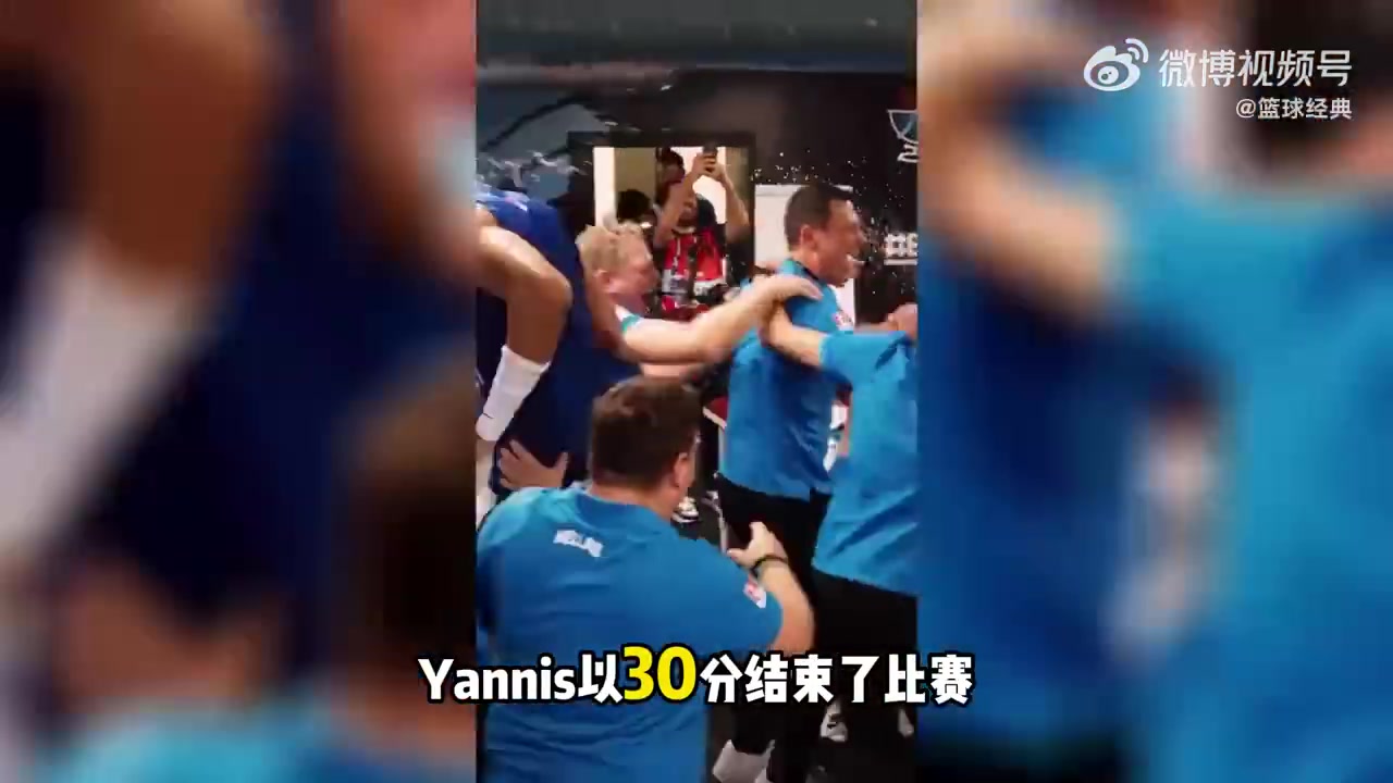 飽含熱淚字母哥第一次為希臘拿下獎牌賽后更衣室激動落淚