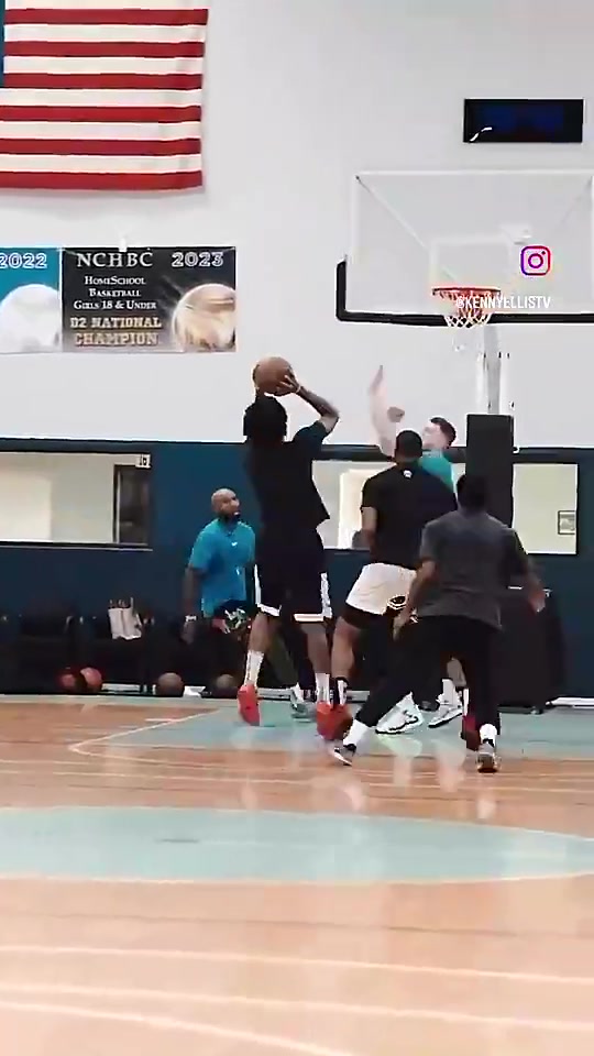 曾經(jīng)和周琦爭(zhēng)奪輪換的男人現(xiàn)在手握三千萬(wàn)合同NBA冠軍野球場(chǎng)大殺四方