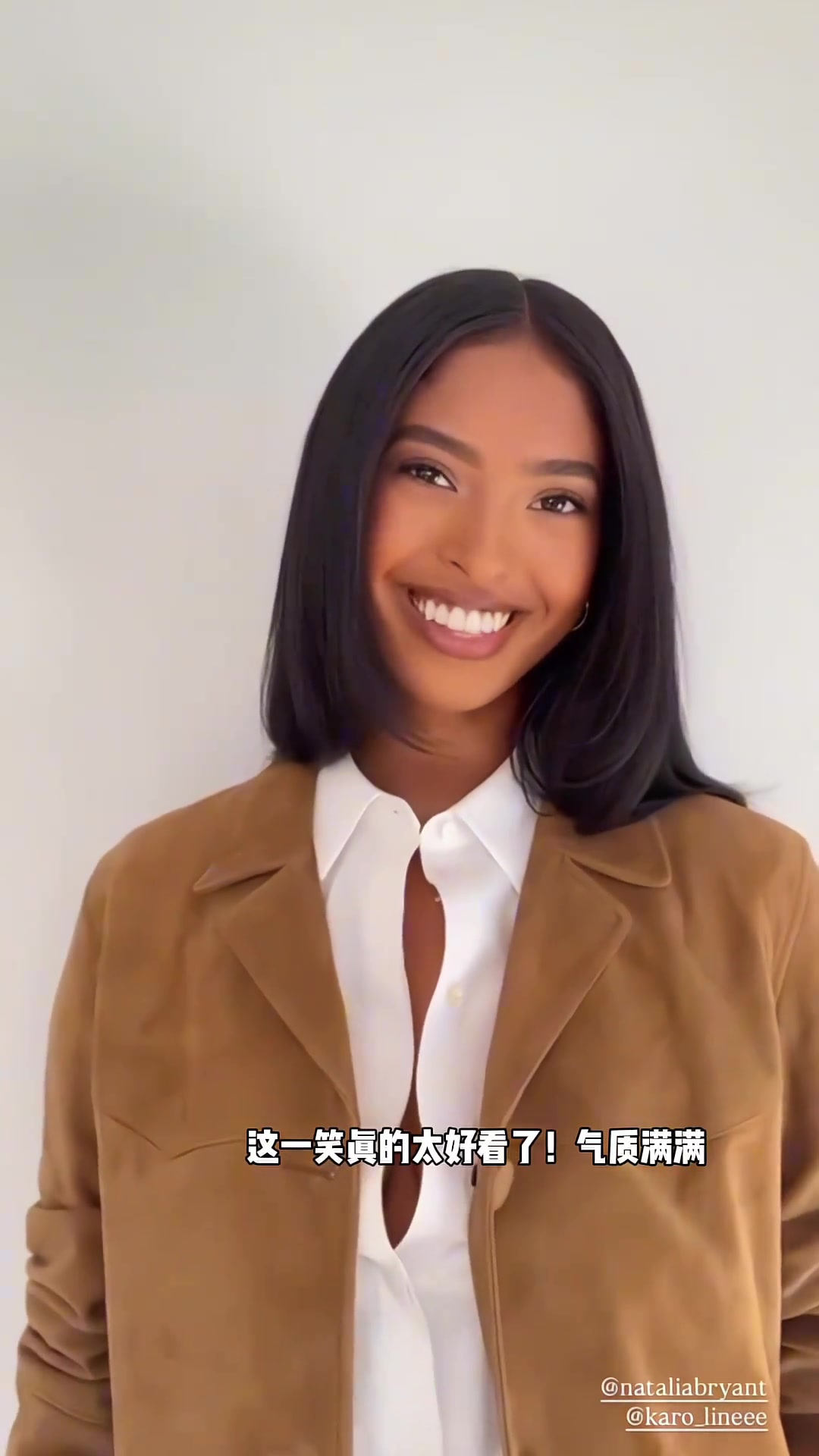 科比大女兒娜娜一身鹿皮套裝白襯衣穿搭 真的越來(lái)越漂亮了