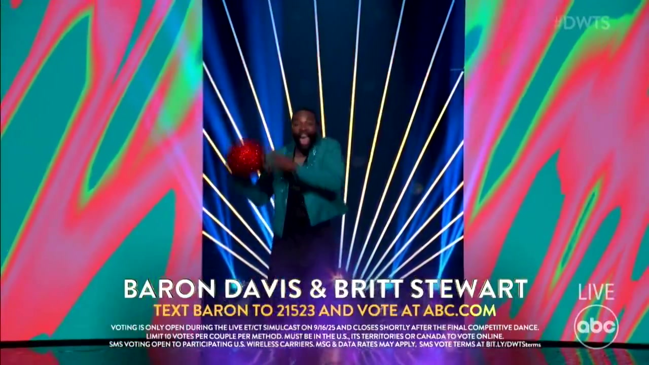 初代大胡子巴朗-戴維斯跨界參加與星共舞這水平如何 初代大胡子巴朗-戴維斯跨界參加與星共舞這水平如何