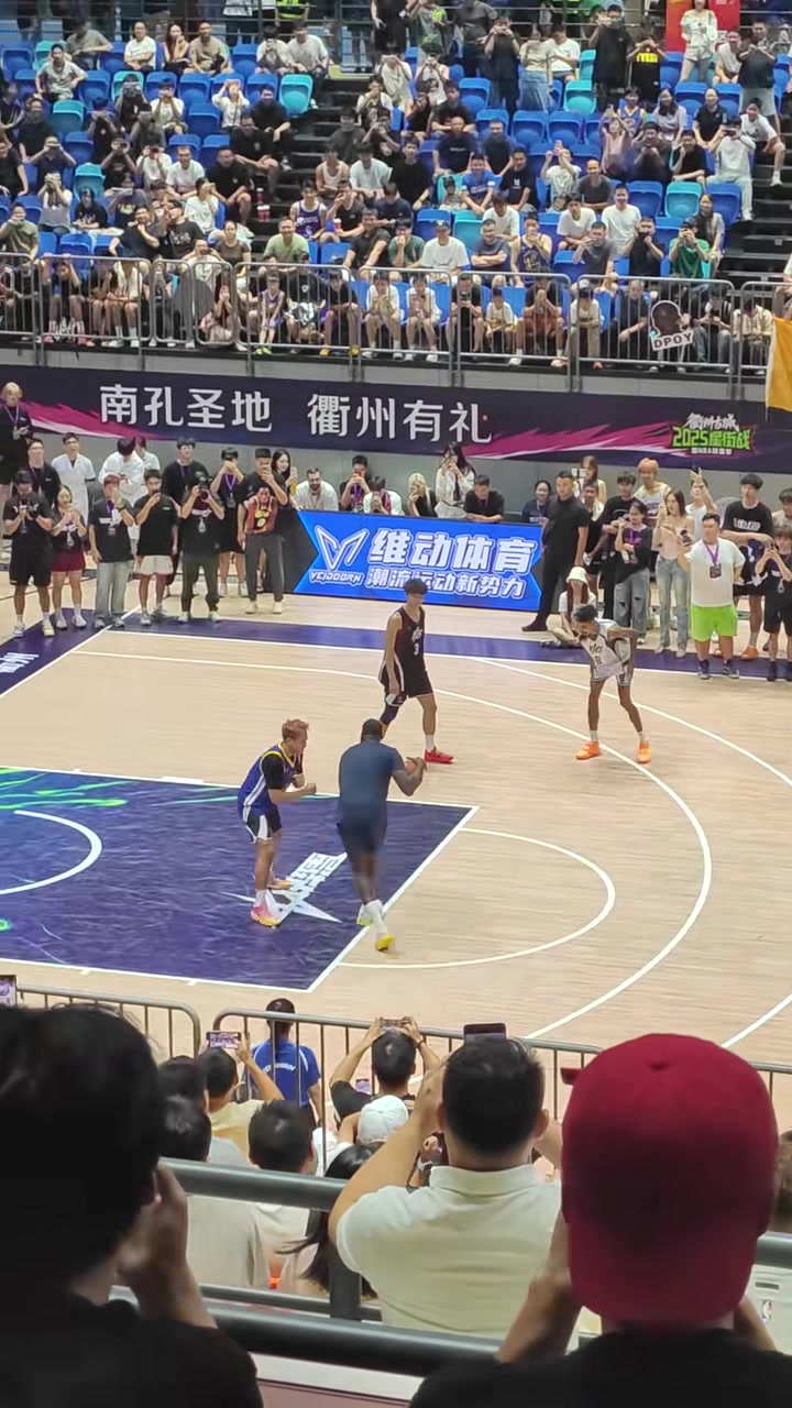 節(jié)目效果拉滿程鑫凱穿普爾球衣單防追夢追夢一路碾至籃下得分 節(jié)目效果拉滿程鑫凱穿普爾球衣單防追夢追夢一路碾至籃下得分