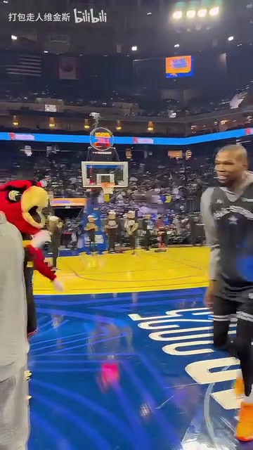 名場(chǎng)面庫里全明星賽中場(chǎng)背投一擊即中震撼全場(chǎng)