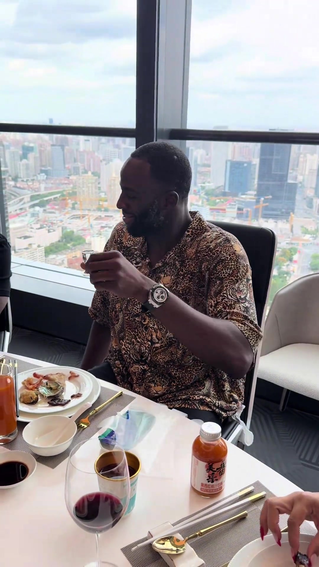 這體格子3斤起步追夢(mèng)體驗(yàn)茅臺(tái)白酒好喝到手舞足蹈