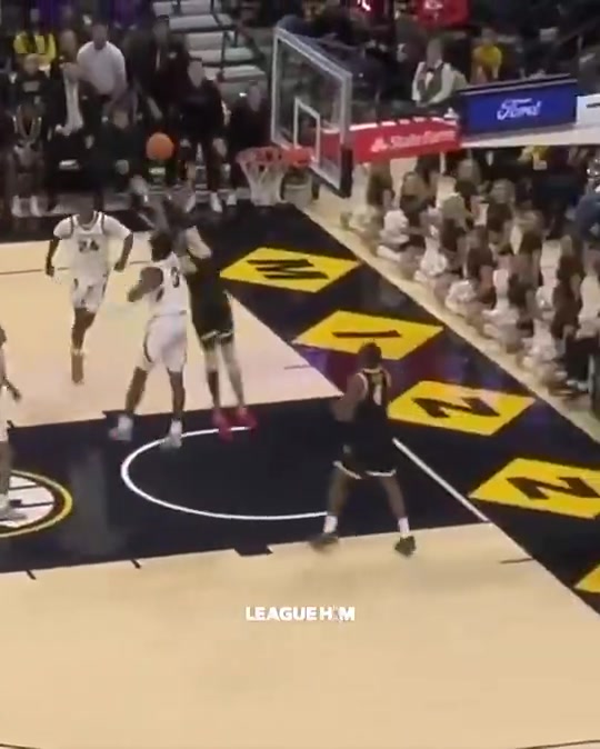 期待一手湖人新秀鋒線阿杜-蒂耶羅這些炸扣和蓋帽夠勁爆啊