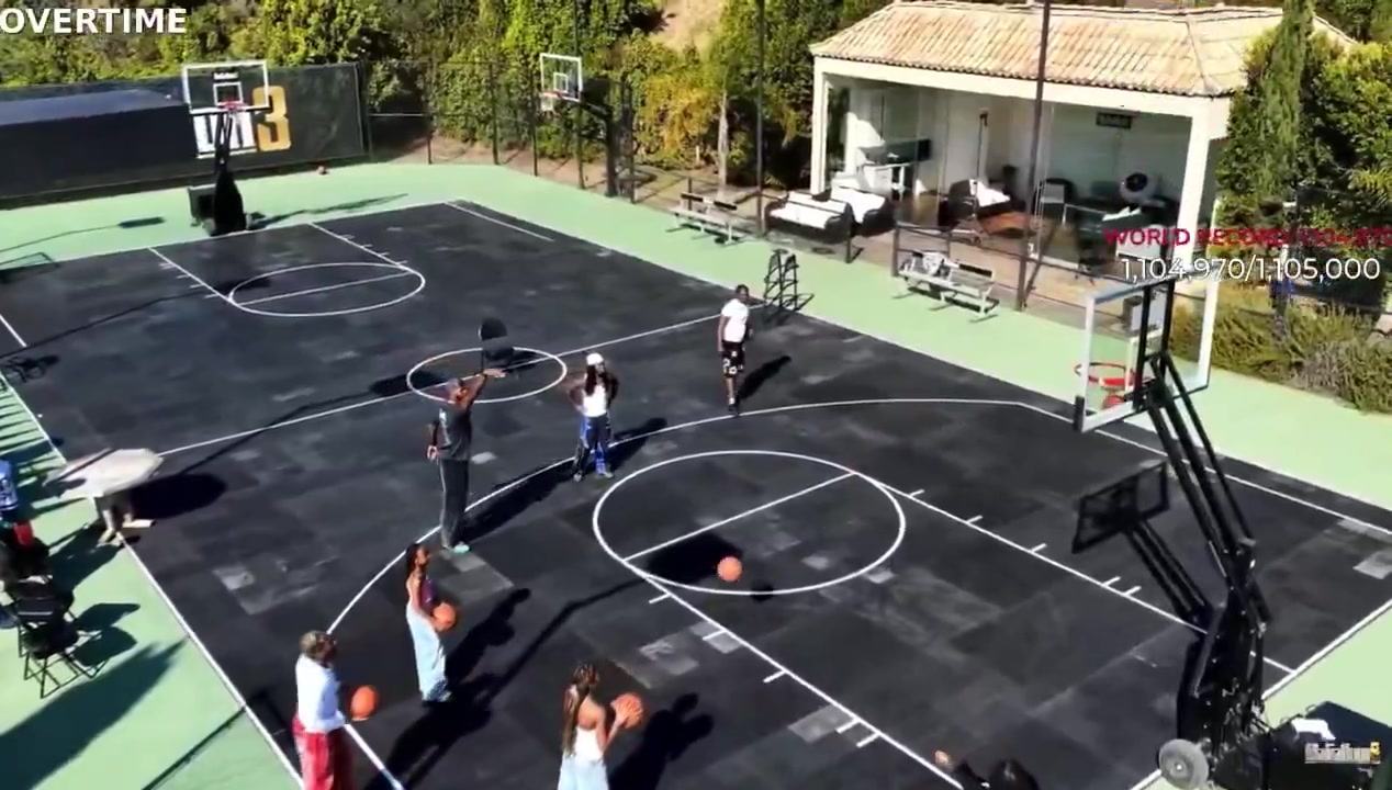 AI詹姆斯直播時(shí)三分球居然13中2