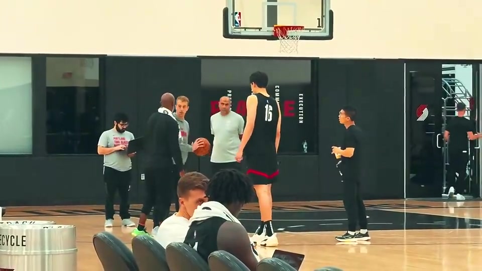 看得出來真重視比盧普斯夏聯(lián)期間曾親自講解教楊瀚森跑位