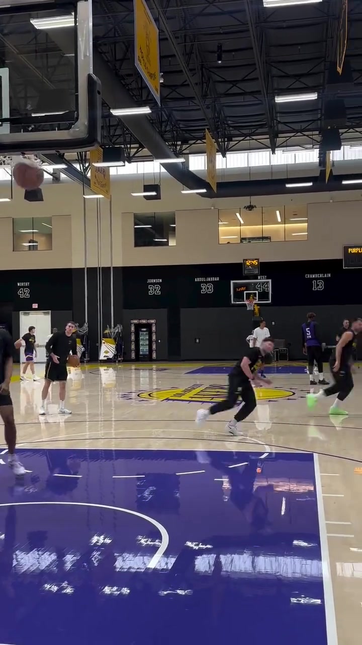 東契奇這狀態(tài)可以啊這狀態(tài)老詹可以多休息休息應(yīng)該沒(méi)啥問(wèn)題