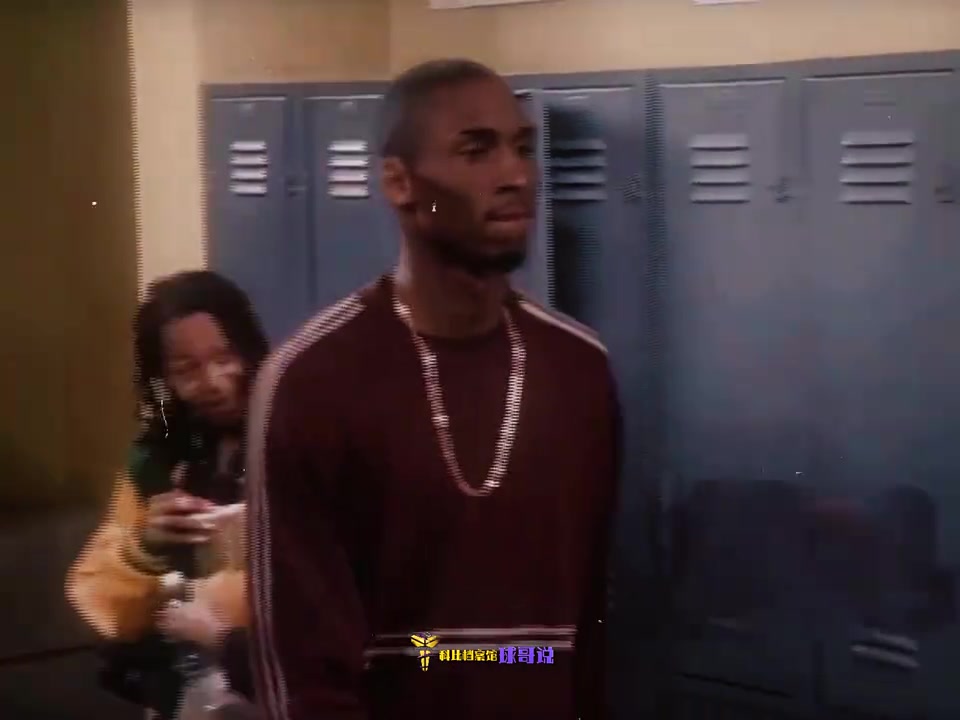 視頻拍攝于1995年17歲的科比略顯青澀