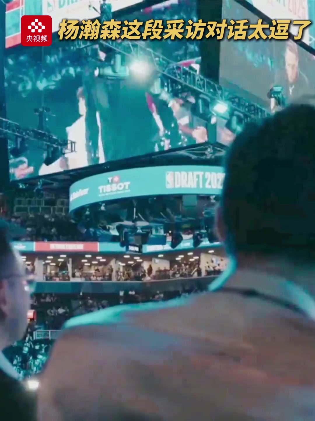 笑不活了原來?xiàng)铄€有說相聲的潛質(zhì)