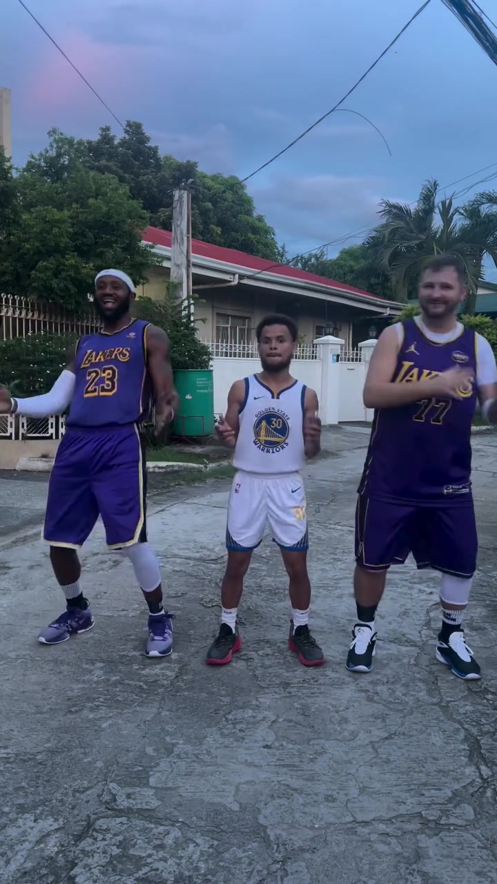 震驚庫里竟然和詹姆斯與東契奇一起尬舞