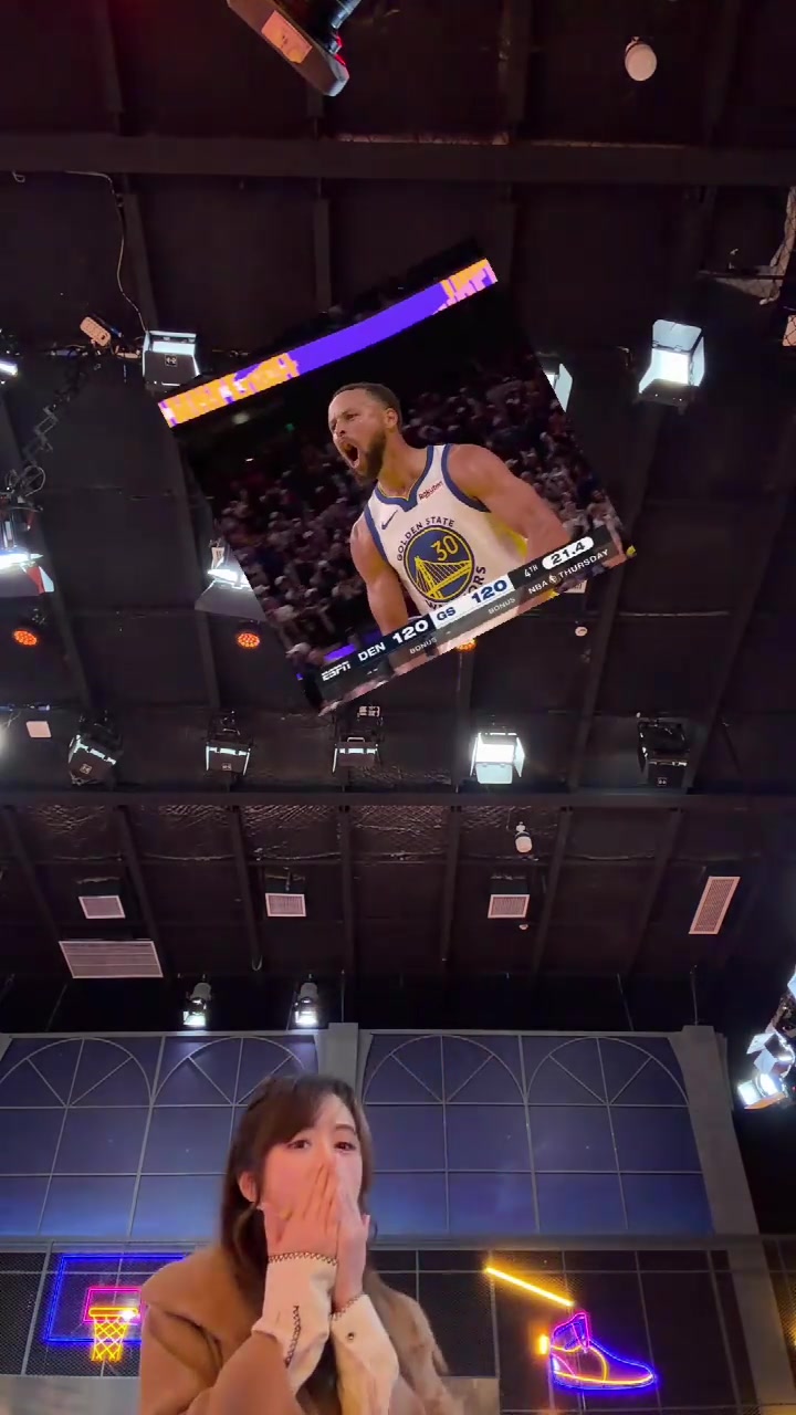 女主播小七曬看勇士直播視頻庫里超遠(yuǎn)3分看high了