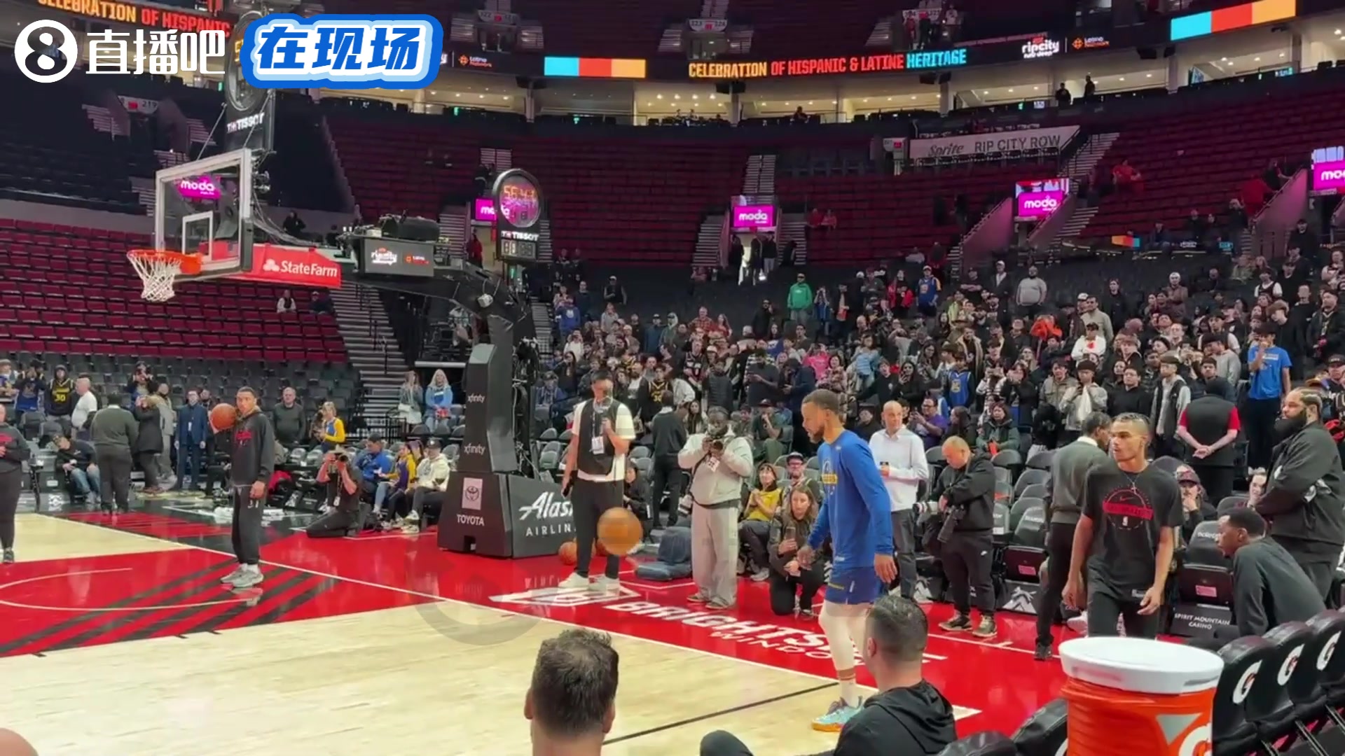 小學(xué)生很會整活啊庫里賽前熱身大秀腳法