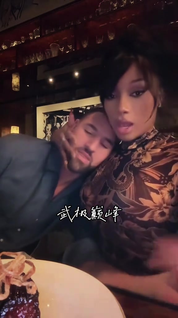 簡直太甜蜜了獨行俠沒有比賽克萊與女友梅根大秀恩愛